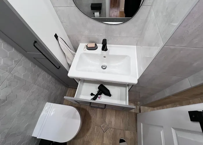 Black Cat Apartment *